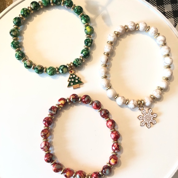 Christmas stackable Bracelets Set Santa Tree Snowflake Charms Beaded Elastic New - Picture 2 of 5